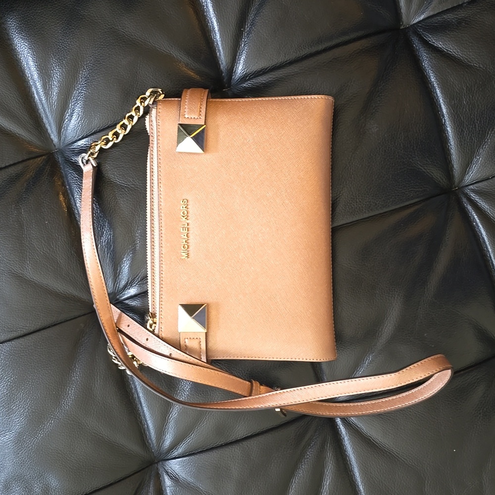 Michael kors sling bag